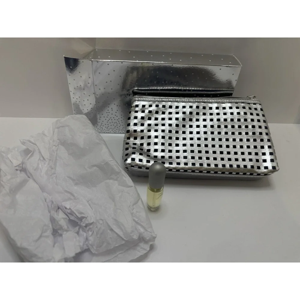 Estee Lauder NeverUsed Beautiful Silver Makeup Bag W/ Zipper & Sample Bottle